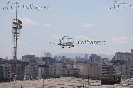 Movimentação de aviões no aeroporto de Congonhas em SP