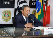 Coletiva de imprensa com delegado Demacro sobre caso Vitória