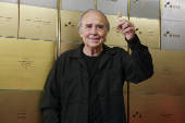 Serrat deposita su legado en el Instituto Cervantes