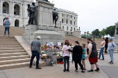 Memorial honors murdered Democratic state lawmaker