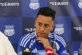 El peruano Christian Cueva espera ayudar a Emelec a regresar a la primera línea de Ecuador