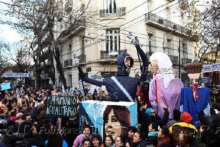 FILE PHOTO: Argentina judge approves house arrest for ex-President Kirchner