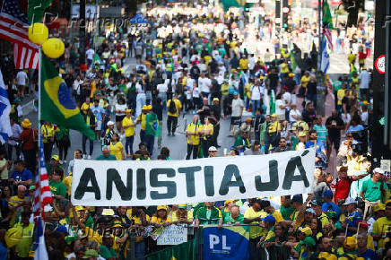 Manifestantes pedem anistia em ato pró-Bolsonaro na avenida Paulista