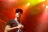 Mano Brown se apresenta nos 25 anos do grupo Racionais MC's