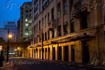 Vista noturna da rua Brigadeiro Tobias
