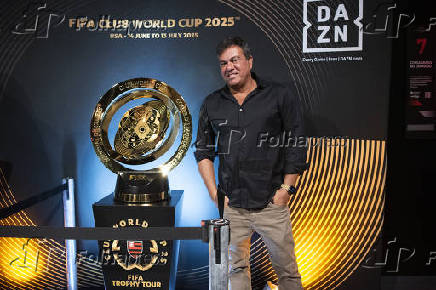 Tour da taça da Copa do Mundo de Clubes Fifa no Museu do Flamengo.