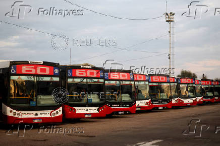 Argentine bus unions call a strike to demand wage increase
