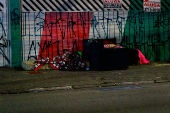 Moradores de rua enfrentam frio em SP