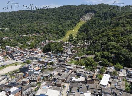 Comunidade no Guarujá recebe alerta extremo de chuvas