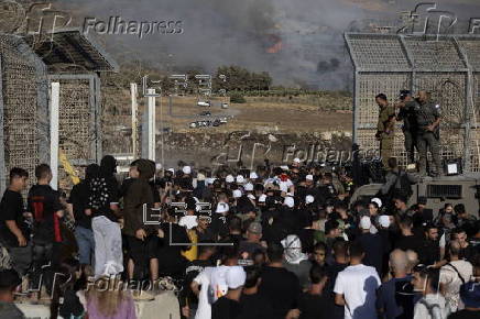 Druze poeple in Golan Heights gather near Syria border