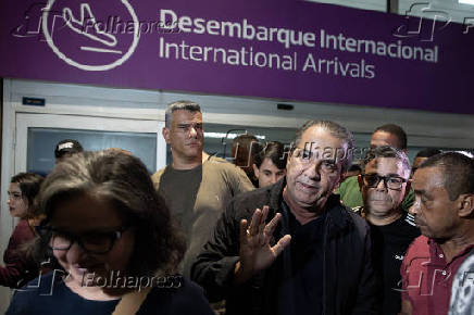 Silas Malafaia deixa o aeroporto do Galeão após ação da Polícia Federal