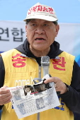 South Korean abductee family group's leaflet campaign against North Korea