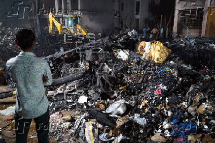 Avión de Air India con más de 240 personas a bordo se estrella tras despegar en Ahmedabad