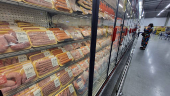 Movimentação em mercado atacadista na zona leste de SP