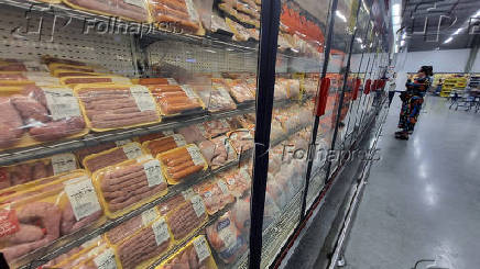 Movimentação em mercado atacadista na zona leste de SP