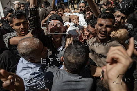 Over 25 killed in Israeli airstrike on restaurant, market in Gaza