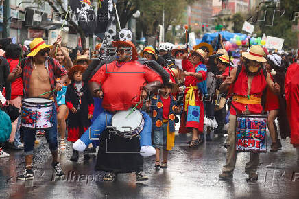 El 'Día del Orgullo Friki' se fortalece en Bolivia con un desfile cientos de fanáticos