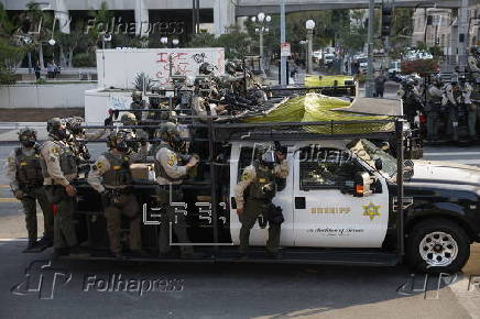California National Guard stationed outside federal building in Los Angeles