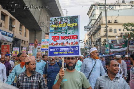 Protest in Dhaka after police clashed with pro-Hasina activists