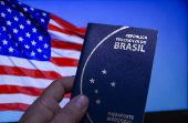 Os EUA endurecem regras de vistos, elevam custos de taxas