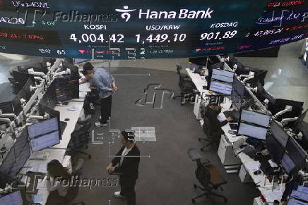 South Korea's Kospi plunges to close at 4,004.42 points