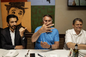 Após culto Nunes, Tarcísio e Bolsonaro vão a pizzaria, em SP