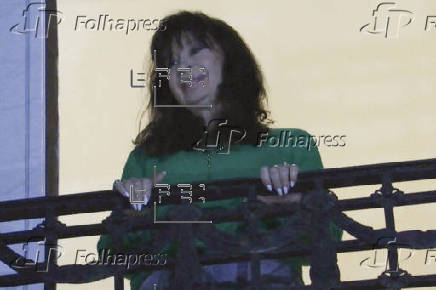 Cristina Fernández sale al balcón por primera vez desde que está en prisión domiciliaria