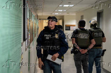 U.S. federal immigration officers at immigration court in New York