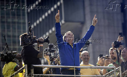 Bolsonaro chega para ato a seu favor na avenida Paulista