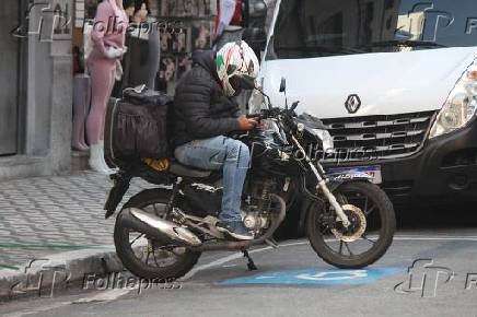 Projeto de Lei pode proibir uso de bags por motociclistas