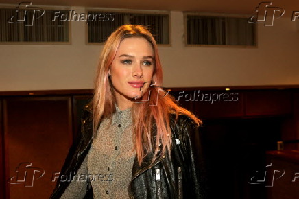 Fiorella Mattheis na estreia do monólogo