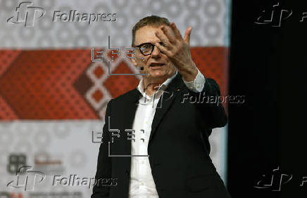 Nobel Robinson subraya necesidad de instituciones sólidas para el desarrollo en México