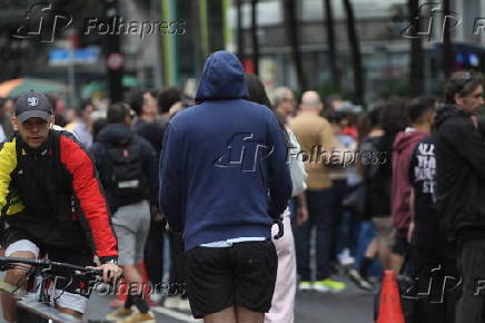 Domingo de frio na Av. Paulista aberta para pedestres em São Paulo