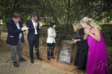 Una placa incorpora a la mexicana Coral Bracho al jardín de poetas con el Premio Lorca
