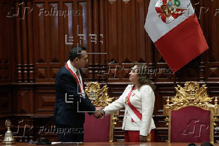 Boluarte lee discurso en medio del rechazo e incidentes con parlamentarios de izquierda