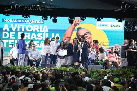 Lula entrega títulos de posse no Recife