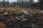 Cemitério queimado após incêndio em Franco da Rocha/SP