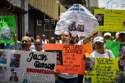 Familias de venezolanos en El Salvador exigen pruebas de vida de sus parientes detenidos