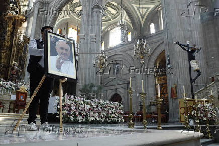 Feligreses de México rezan por el eterno descanso del papa Francisco