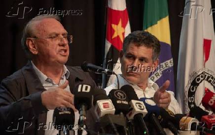 Presidente interino do Corinthians Osmar Stabile e o vice-presidente Armando Mendonça concederam coletiva á imprensa