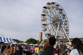 Roda-gigante instalada pela Bienal do Livro no Riocentro
