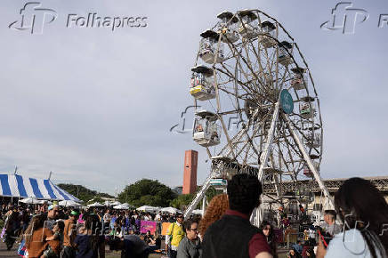 Roda-gigante instalada pela Bienal do Livro no Riocentro