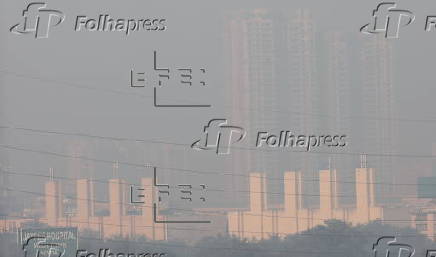 Smog engulfs New Delhi as air quality sinks to ?very poor? levels