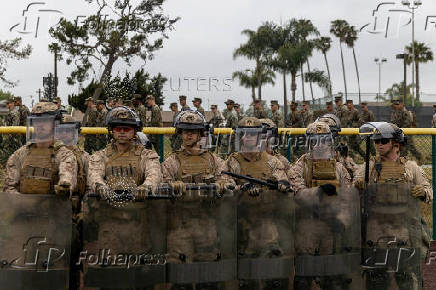 U.S. Marines rehearse rehearse crowd control tactics before Los Angeles deployment