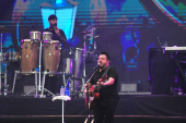 Bruno canta sozinho em festival