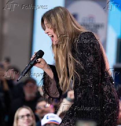 Kelly Clarkson se apresenta no Today Show, dando início à série de shows de verão do Citi