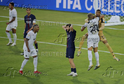 FIFA Club World Cup - Group B - Paris St Germain v Botafogo