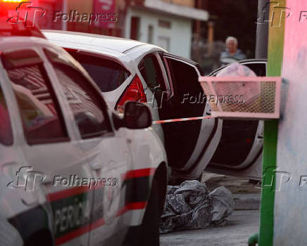 Viaturas policiais em operação no Rochdale em Osasco