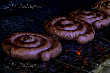 Linguiça de porco produzida de forma artesanal