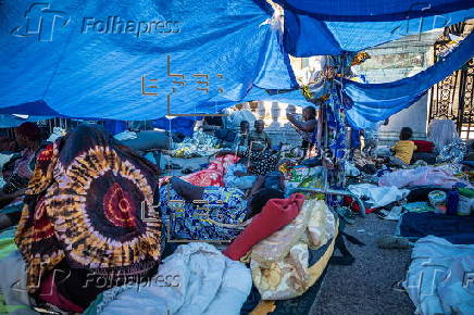 Migrants camp outside Paris City Hall asking for shelter